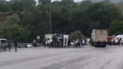 Van-Bitlis karayolunda yolcu otobüsü ile kamyonun çarpışması sonucu meydana gelen