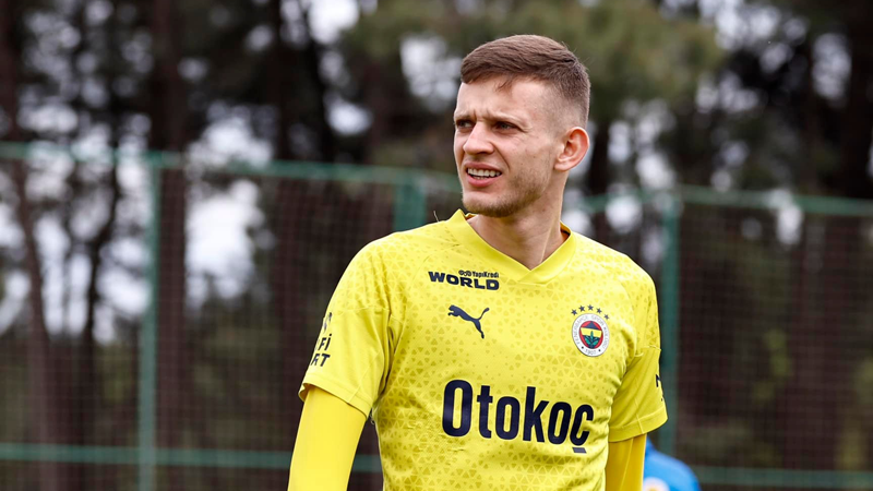Fenerbahçe'nin yıldızı Sebastian Szymanski rekor bedelle Avrupa'ya transfer olmaya hazırlanıyor.