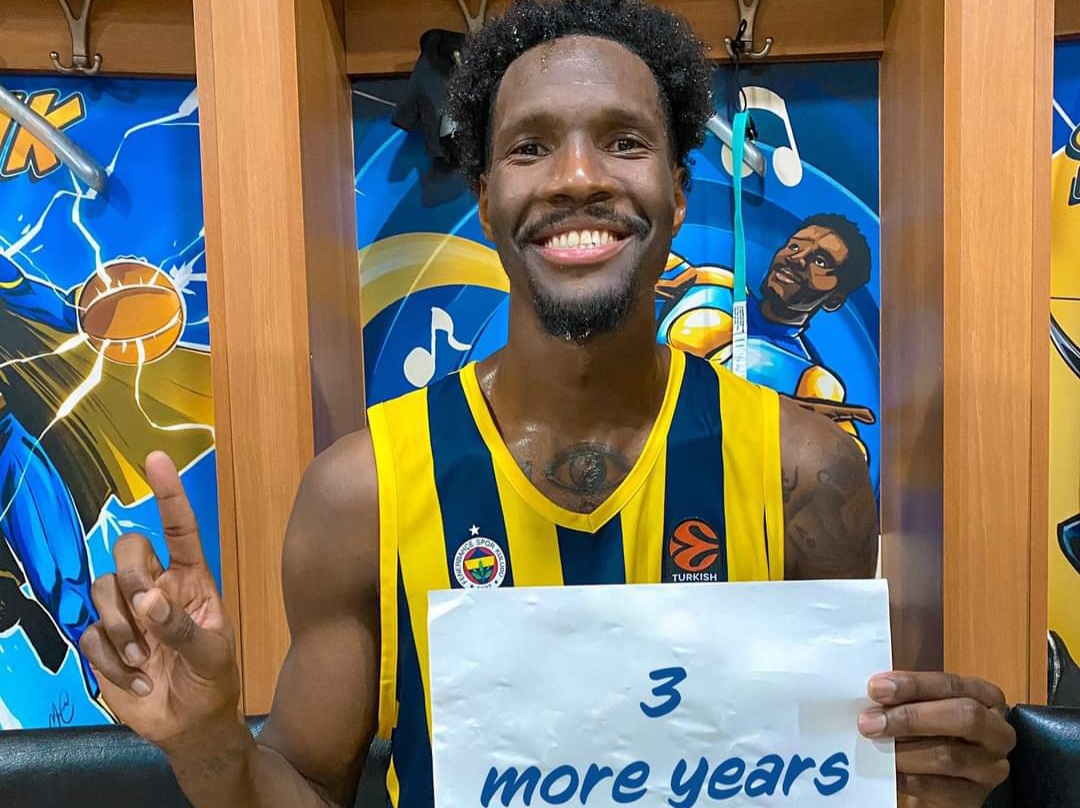Fenerbahçe Beko Erkek Basketbol Takımı, Nigel Hayes-Davis ile 3 yıllık