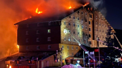 Bolu'nun Kartalkaya bölgesinde bulunan bir otelde meydana gelen yangında, hayatını