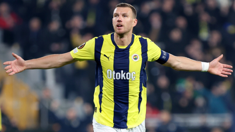 Fenerbahçe'de yeni sezon öncesinde takımdan ayrılacak isimler netleşti. Kaptan Edin