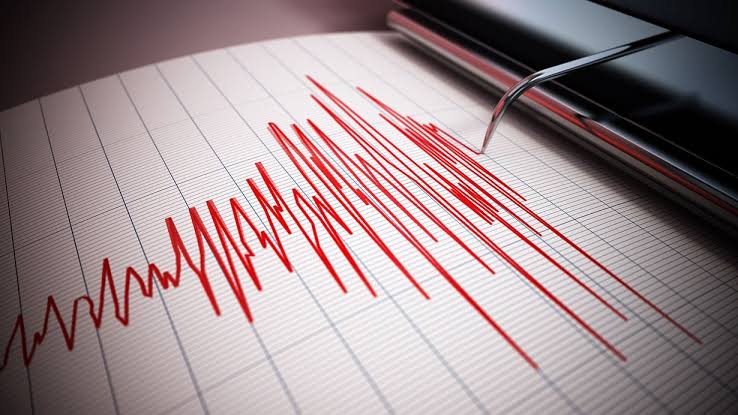 Balıkesir'in Sındırgı ilçesinde 6,1 büyüklüğünde deprem meydana geldi.
